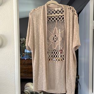 Like new cut out like weight cardigan mid length